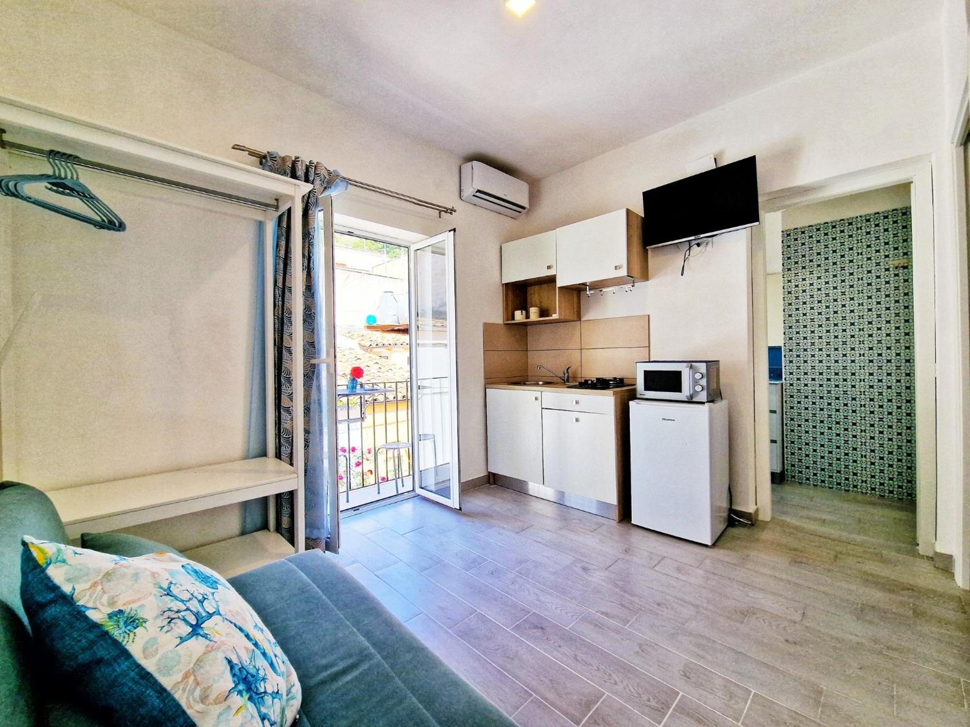 Casa Vacanze A&G 卡斯泰拉马莱 外观 照片